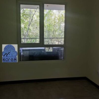 اتاق خواب بزرگ و نورگیر خانه در طالقان برای رهن